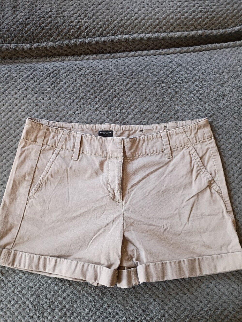 Ann Taylor Women’s Tan Rolled-Hem Chino Shorts